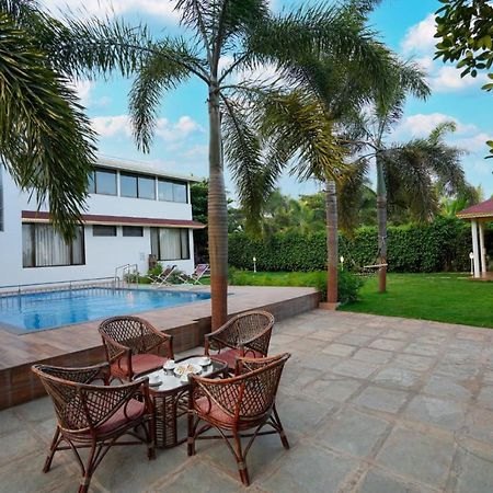 Вілла White Coco House 4Bhk Нашик Екстер'єр фото