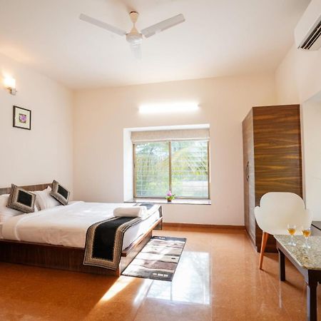 Вілла White Coco House 4Bhk Нашик Екстер'єр фото