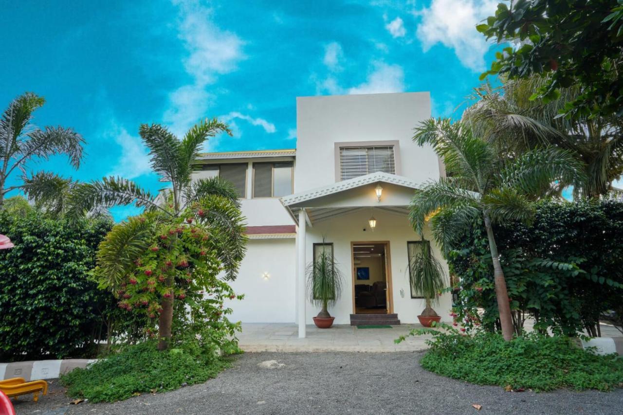 Вілла White Coco House 4Bhk Нашик Екстер'єр фото