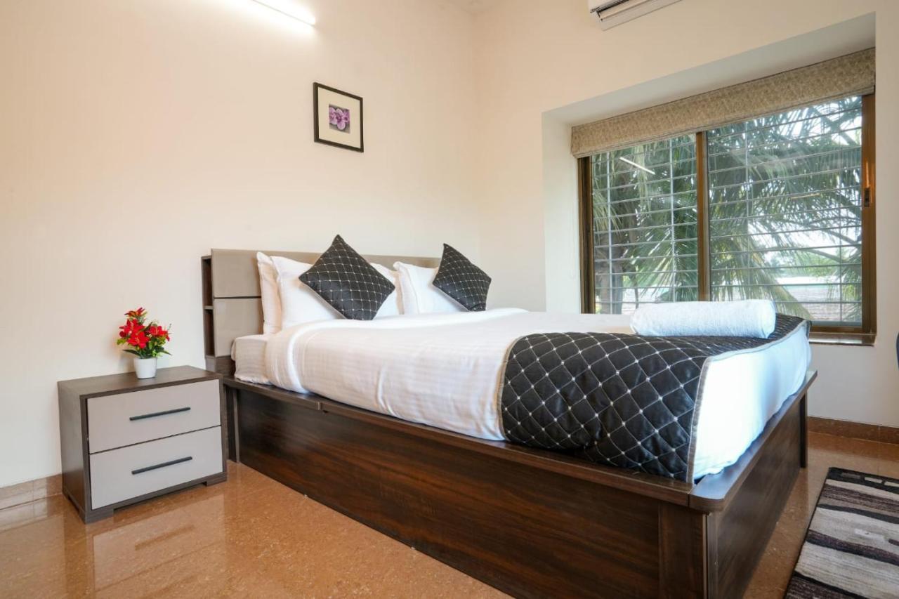 Вілла White Coco House 4Bhk Нашик Екстер'єр фото
