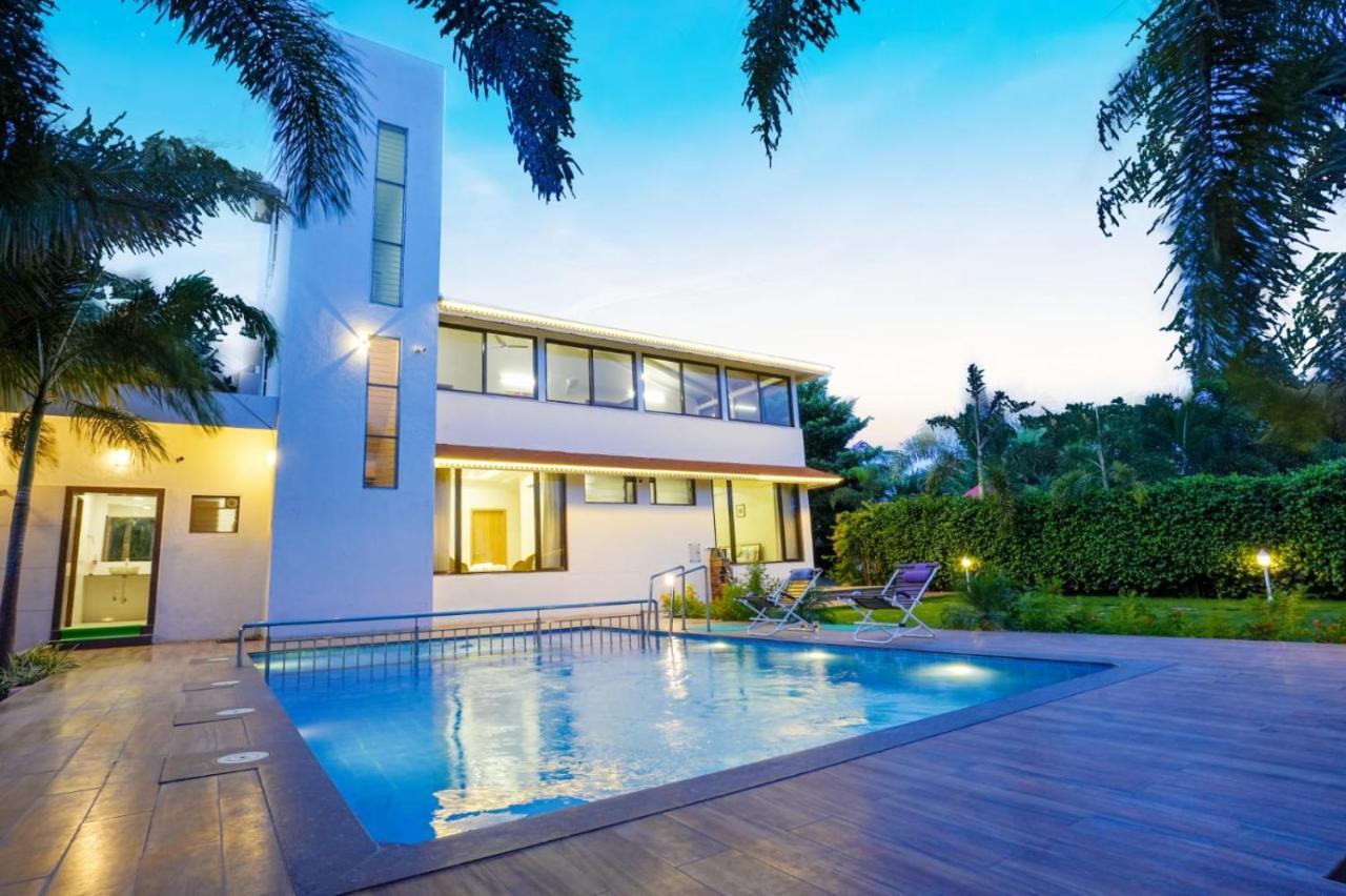 Вілла White Coco House 4Bhk Нашик Екстер'єр фото