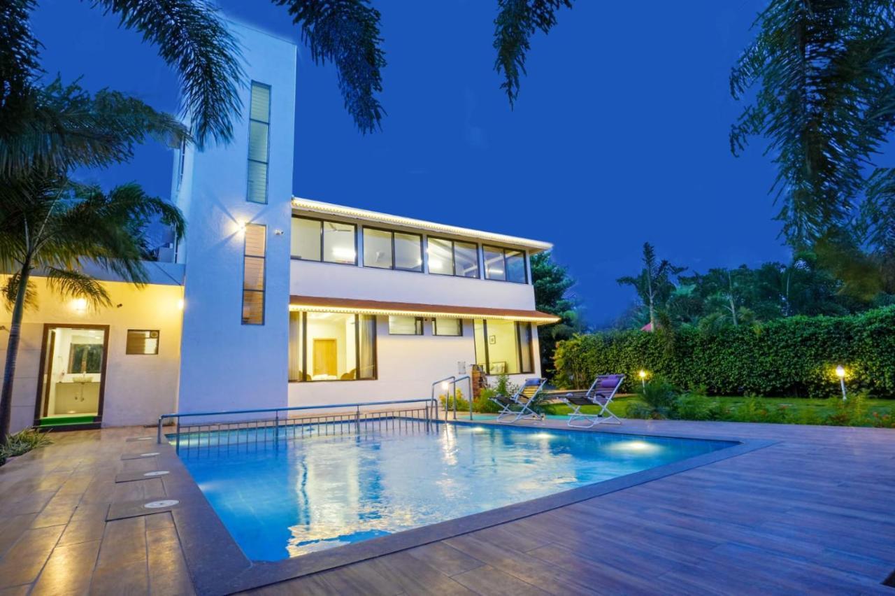 Вілла White Coco House 4Bhk Нашик Екстер'єр фото